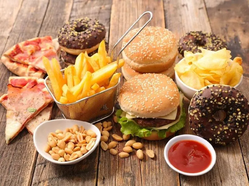 Jangan Sepelekan! Inilah Dampak Mengerikan Junk Food bagi Kesehatan yang Sering Kita Abaikan