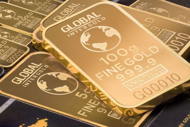 Harga Emas Dunia Alami Tren Penurunan, Platinum Melambung Naik, Perak Masih Stagnan