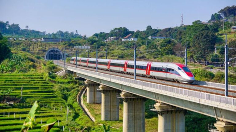 Proyek Kereta Cepat Diperpanjang Hingga Surabaya, Menhub Tegaskan Tanpa APBN