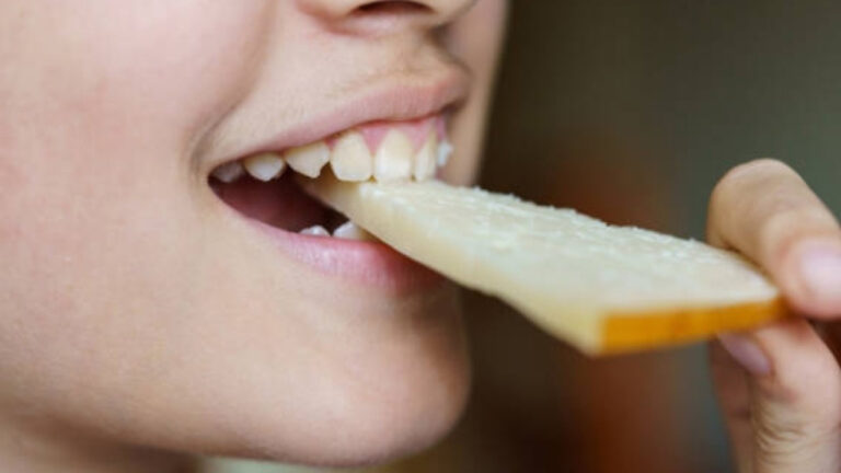 Penelitian Ungkap Makan Keju Sebelum Tidur Bisa Memicu Mimpi Buruk