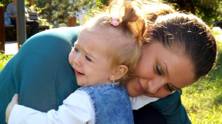 Fenomena Fatherless di Indonesia: Ketika Ibu Harus Menjadi Segalanya bagi Anak