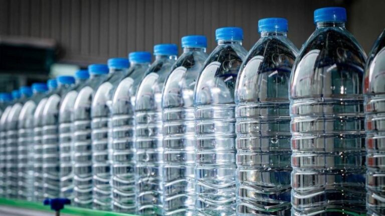 8 Produsen AMDK Ungkap Asal Sumber Air Bahan Baku di Hadapan DPR