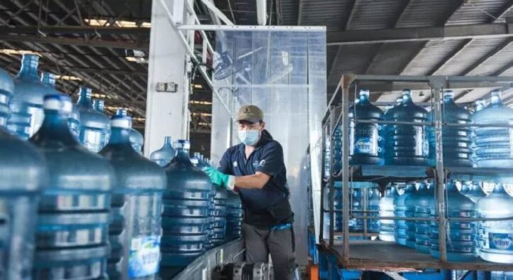 Di Balik Panja AMDK: Krisis Penyediaan Air Minum dan Isu Lingkungan yang Terabaikan