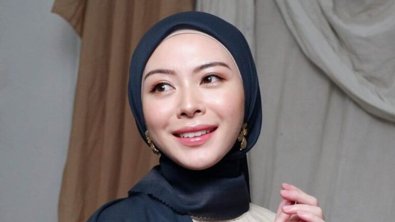 Tips Style Hijab untuk Wajah Bulat agar Terlihat Lebih Tirus
