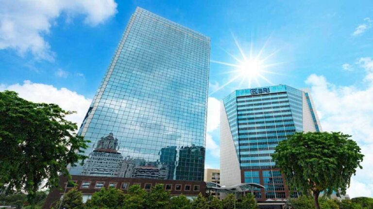 Lebih dari Dua Dekade di BEI, Saham PT Bank Rakyat Indonesia BBRI Melaju 48 Kali dari Harga IPO