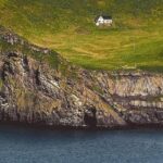 Cerita Rumah Paling Kesepian di Dunia, Berdiri Sendiri di Pulau Batu