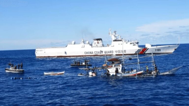 China Selamatkan 17 Pelaut Filipina yang Kecelakaan di Laut China Selatan