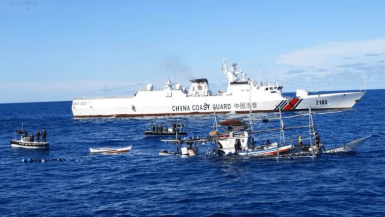 China Selamatkan 17 Pelaut Filipina yang Kecelakaan di Laut China Selatan