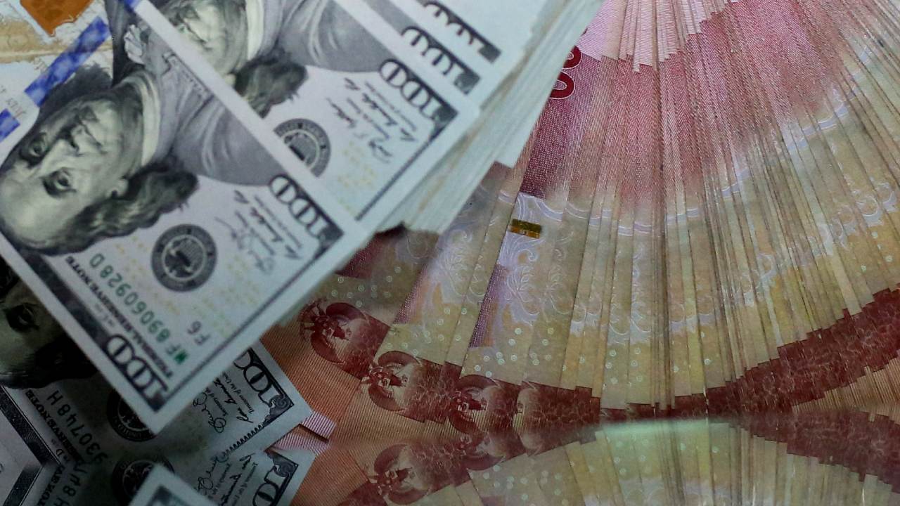 Penyebab Rupiah Melemah: Faktor Global hingga Pencalonan Thomas Djiwandono