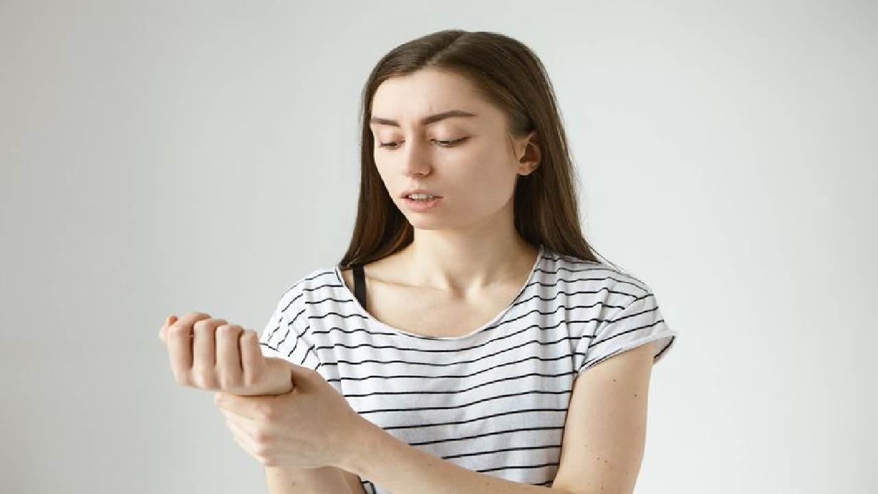 Dokter Ingatkan Risiko Penyakit Kulit dari Baju Thrifting yang Tidak Dicuci