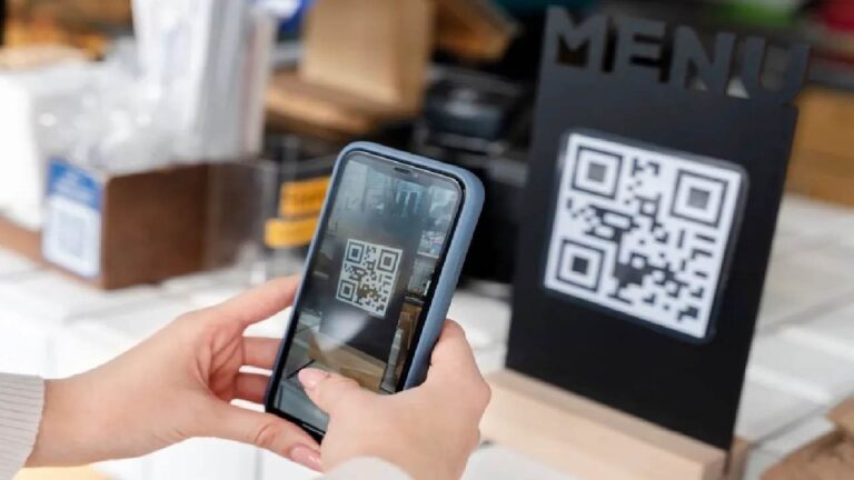Sekali Scan, Uang Melayang: Cashless Praktis atau Bikin Boros di Era Serba Digital?