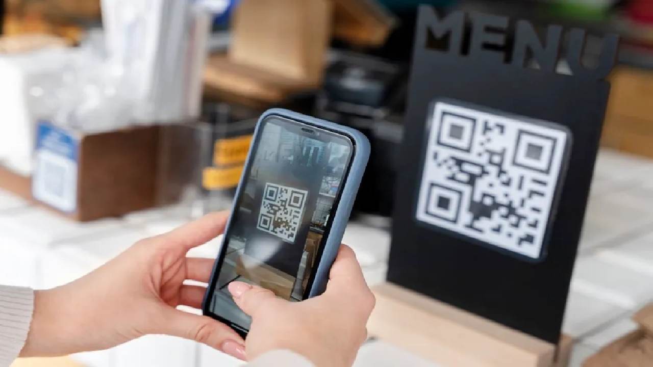 Sekali Scan, Uang Melayang: Cashless Praktis atau Bikin Boros di Era Serba Digital?