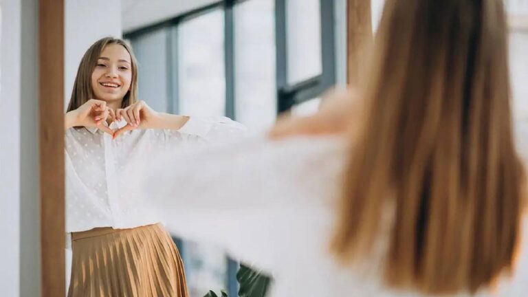 7 Tips Meningkatkan Self-Esteem Anak Perempuan yang Rendah