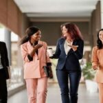 7 Kriteria Orang Kelas Ekonomi Menengah Atas yang Kini Jadi Gambaran Gaya Hidup Modern