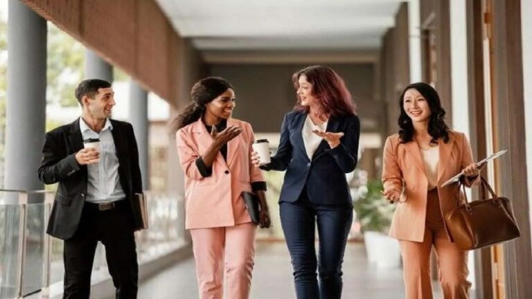 7 Kriteria Orang Kelas Ekonomi Menengah Atas yang Kini Jadi Gambaran Gaya Hidup Modern