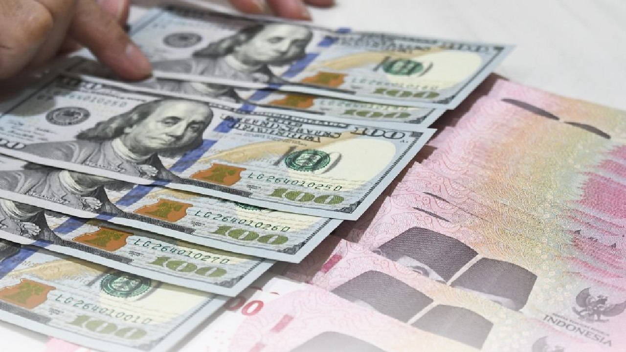 Pelemahan Rupiah Disebut Untungkan Ekspor, Ekonom Ungkap Dampak Nyata bagi Ekonomi Indonesia