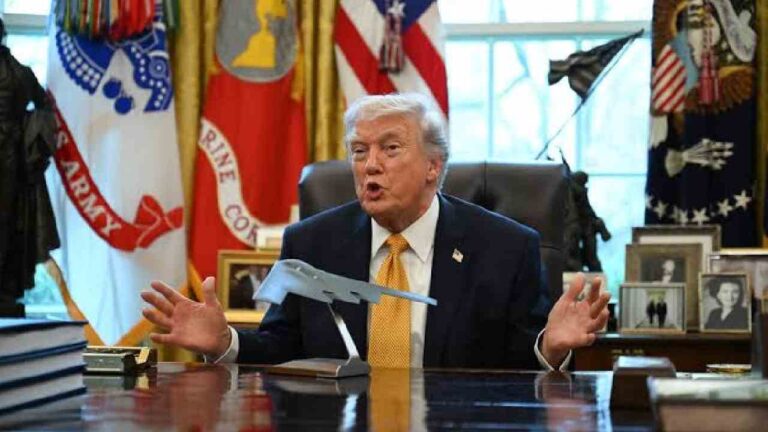 Trump Ancam Bea Masuk Selat Hormuz Jika Negosiasi AS-Iran Kembali Buntu