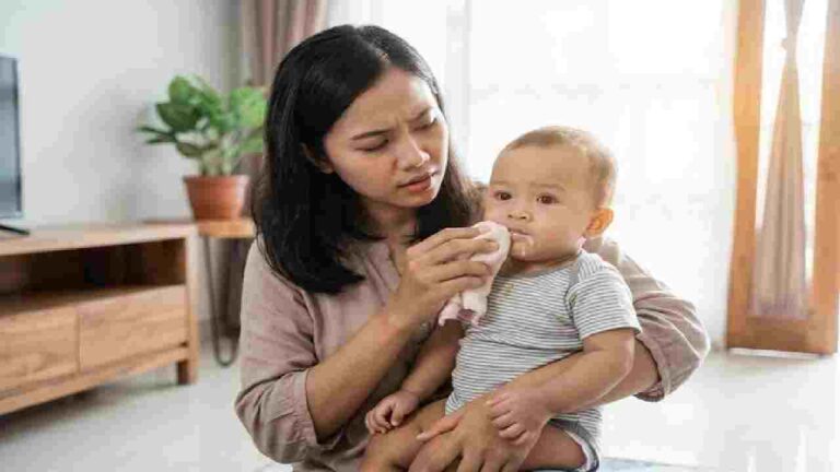 Jangan Langsung Panik, Sebagian Besar Gumoh pada Bayi Ternyata Merupakan Proses yang Normal
