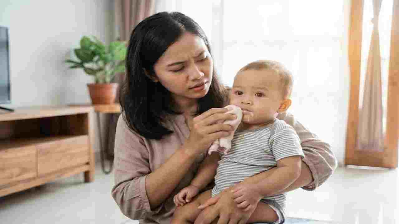 Jangan Langsung Panik, Sebagian Besar Gumoh pada Bayi Ternyata Merupakan Proses yang Normal